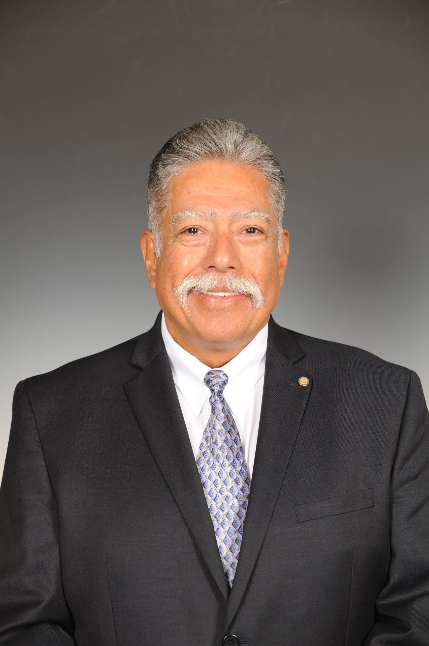 Roberto Uranga headshot